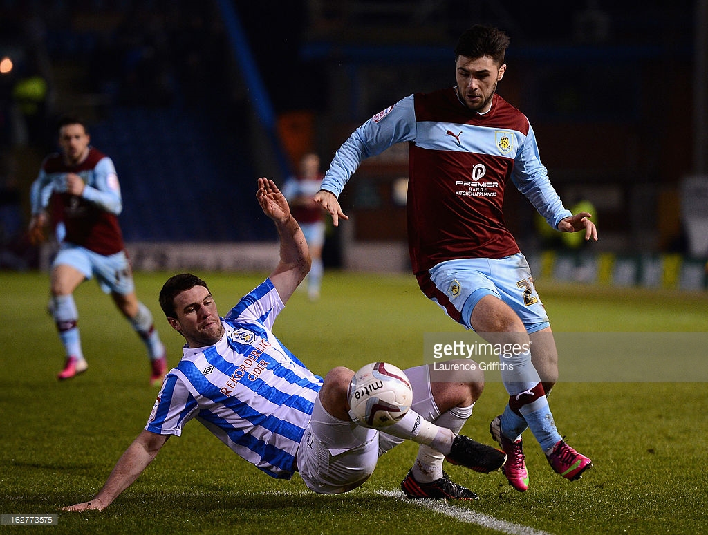 Soi kèo Burnley - Huddersfield