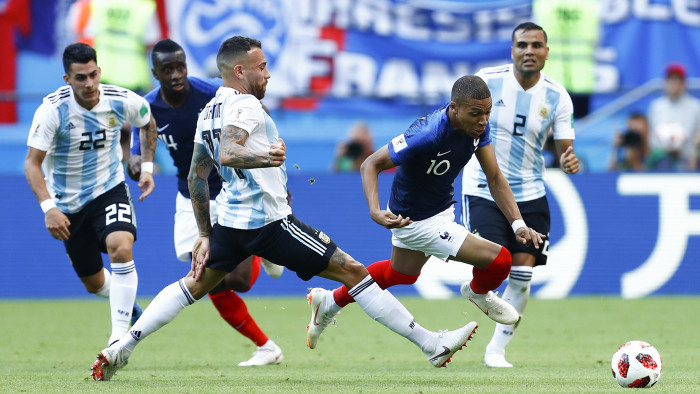 Chuyên gia soi kèo World Cup trận Uruguay - Pháp: Godin sẽ khóa được Mbappe