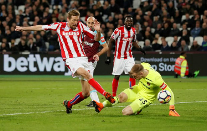 Soi kèo Stoke – Bolton, 02h00 ngày 3/10