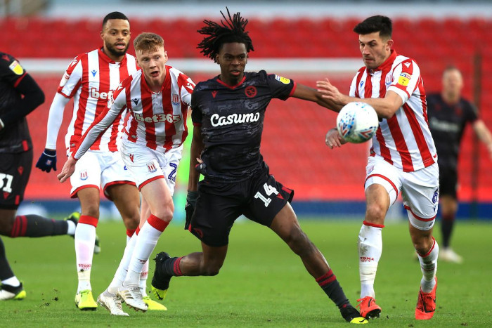 Soi kèo phạt góc Stoke vs Reading, 21h00 ngày 7/8 - England Championship